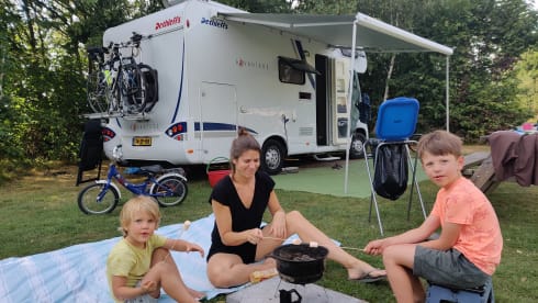 Widely equipped 4p Fiat Dethleffs with double bed, bunk bed.