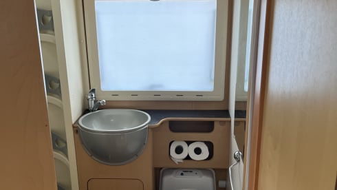 6-person family camper (Ford Granduca 77)