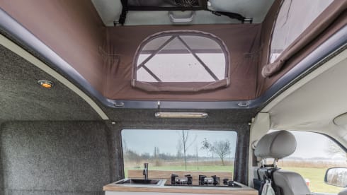 2p Volkswagen campervan uit 2003