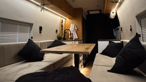 Hugo – Autarker und super ausgestatteter Camper Hugo