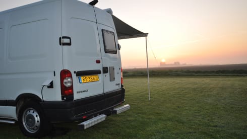 Fully equipped 2-person Renault camper van with bed up to 175 x 205 cm