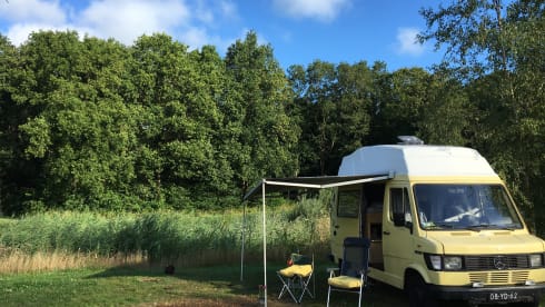 La Bus – 2-person Mercedes-Benz campervan from 1977