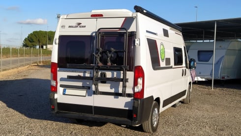 Jessie – Jessie, Camperbus Roller Team 4P, nice and compact and yet luxurious, shower and toilet