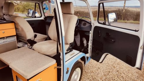 Dottie  – 4 berth classic Volkswagen t2 campervan 