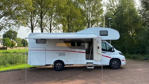 Sunny – Sunlight A70 alcove 6 person Automatic 150 HP built in 2018