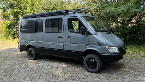 4p Mercedes-Benz campervan uit 2002