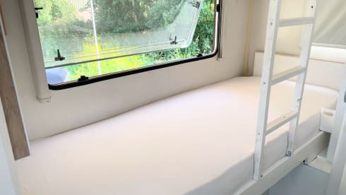 FamilyTime – 5p Knaus semi-integrated from 1996