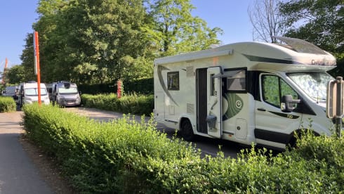 Luxury Chausson 720 – 5 berths, lift bed, air conditioning & solar panel