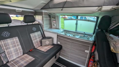 White Cali 2019 – 2019 VW California Campervan - Auto DSG- Sleeps 4