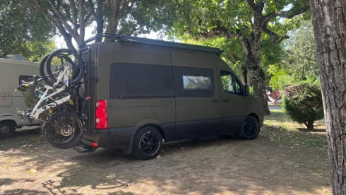 Legergroene STOERE VW Crafter 2015