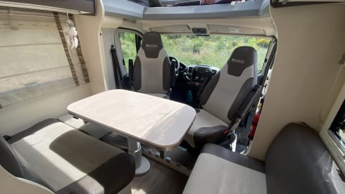 Wunderschöner, komfortabler Chausson-Camper für 4 Personen aus dem Jahr 2016!