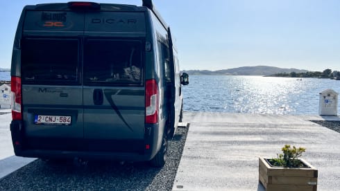 Freddy – Freddy | Abenteuer-Camper für 4 Personen • kompakt, komplett ausgestattet & autark.