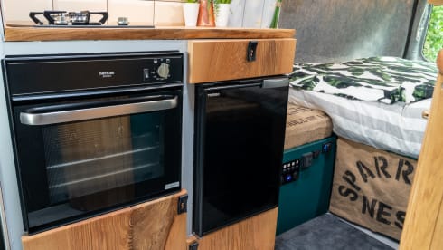 Sparrow's nest – All season Off grid campervan with full length double bed  *Pet friendly*