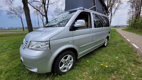 Silver – VW T5 for the ultimate road trip!