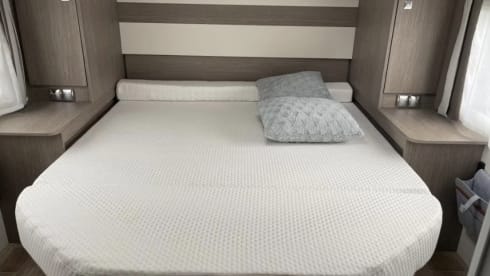 ⭐️⭐️⭐️ 2 person semi-integrated camper queen bed ⭐️⭐️⭐️ 