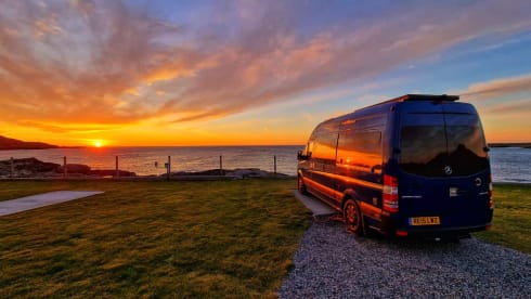 Ronnie – Fully Off-Grid Mercedes Heating & shower/Toilet (Insurance Included)