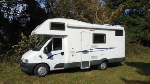EASY 2 MOTORHOME HIRE JUST TURN UP AND GO
