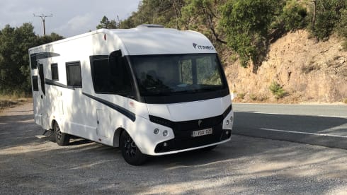 Droom op wielen – Nieuwe Luxueuze Integraal Familiecamper met 6 gordel plaatsen