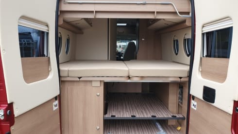 Freedom and enjoyment with our compact Malibu Buscamper (160 HP automatic)