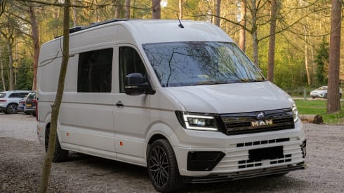 Luna – Meet Luna - 3 berth luxury Campervan