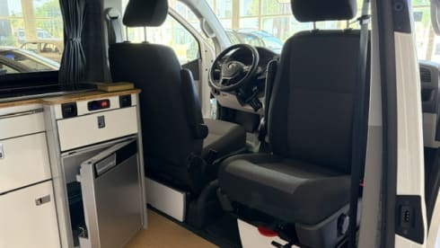 4p Volkswagen campervan uit 2019
