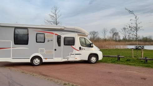 Spacious 4 person Challenger camper with queen bed