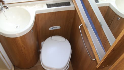 Super Brig 677 TC – Spacious Super Brig 677 TC with 6 beds and XXL garage!