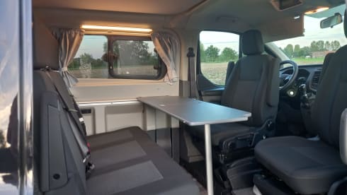 4p Ford bus from 2021