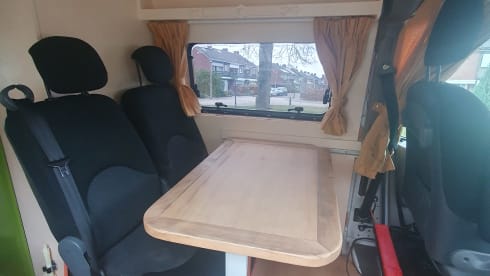 Sfeervolle camperbus! – 4p Renault bus from 2000