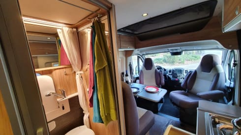 Hymer Grand Canyon, automatic, km free, 4 persons from 2017