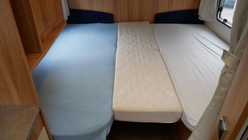 Chausson Flash 16, 4-person, longitudinal beds, pull-down bed!!