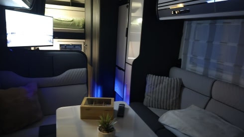 BELLE -ford transit aut.170pk – 6p Roller Team semi-integrated from 2024