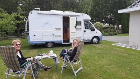 Mr. Blue  – Bürstner Merano with air conditioning and fixed bed 2005
