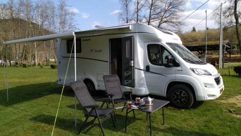 Just-Us – Luxury Dethleffs T6812 Just 90