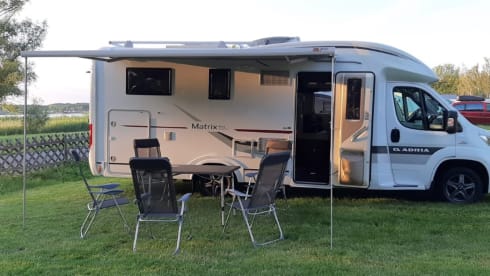 Luxury 5-person camper