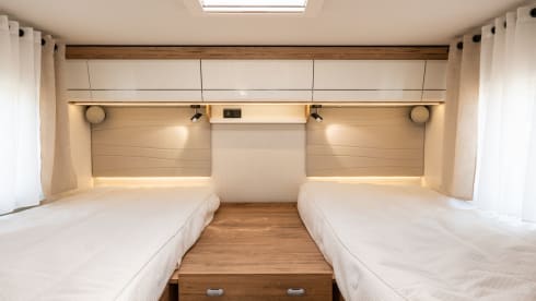 Brand new 4p Bavaria luxury camper, integral automatic, 180 HP, from the end of 2024
