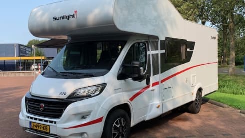 Sunny – Sunlight A70 alcove 6 person Automatic 150 HP built in 2018