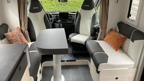 4p Challenger semi-integrated model 2023-limited edition