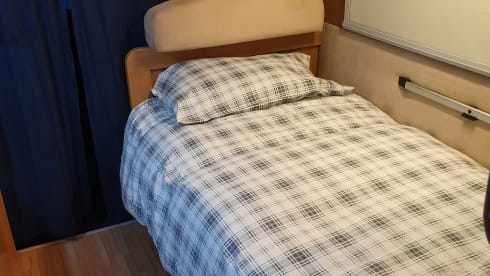 Frankie G – Frankie is our beautiful & flexible 6 berth Motorhome.