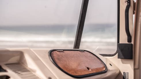 Germaine – Unique Mercedes classic car and off-grid camper