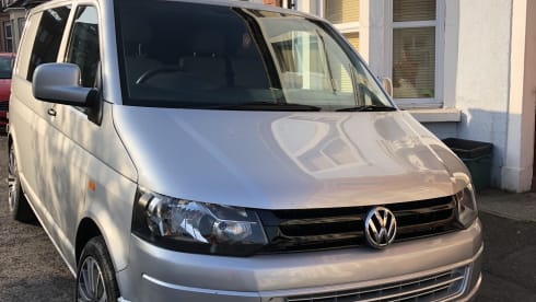 Joshua – 2 berth Volkswagen bus from 2006
