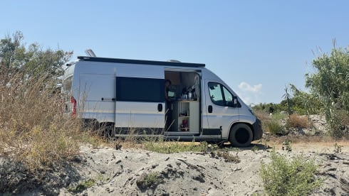 Dikke bus (BABYPROOF) – Custom Made Campervan from 2022