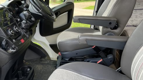 The Breeze – Comfortable, spacious and well equipped motorhome.