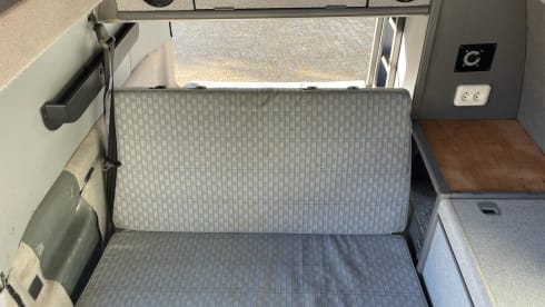 “De Dromedaris” –  VW T4 Multivan raised