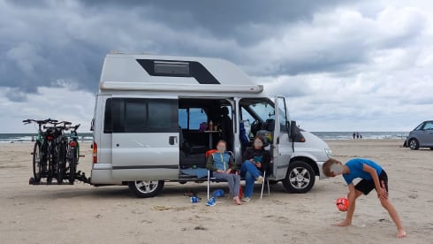 Nuggie – Go on an adventure with our nice Ford Nugget