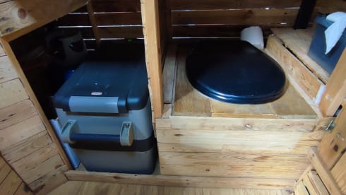 Zelfbouw Surfbus met charme en privacy