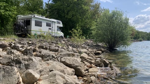 Spacious, neat 1980s family camper (Last 2 weeks of summer '25 discount!)