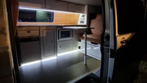 Tommie – 4 person VW, near Airport & major motorways! LWB, PopTop roof + loads more!
