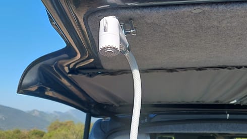 2p Volkswagen bus uit 2015