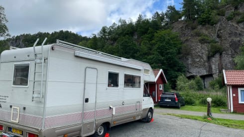 Spacious 6 person Rimor camper fully equipped.